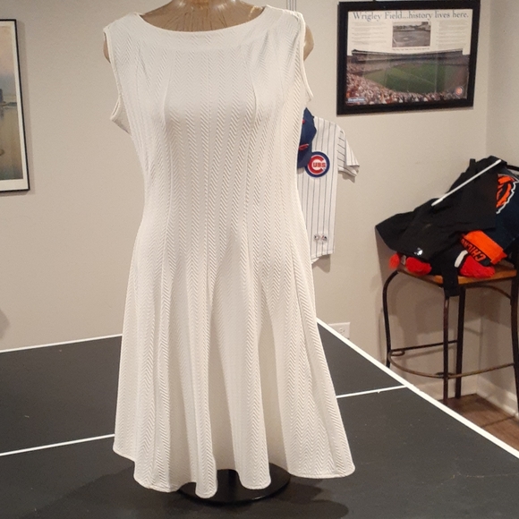 Haani Dresses & Skirts - Haani Petite White Midlenght Dressy Dress Petite
